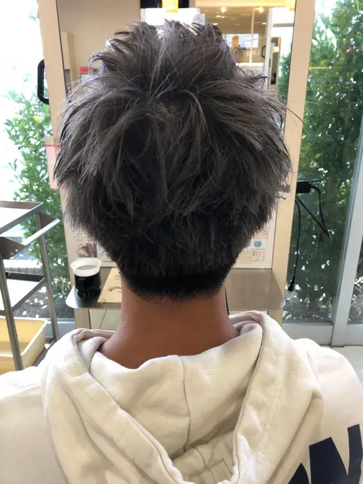 アッシュグレー ブリーチ料金 3000になります レイフィールド 光の森店所属 五反 清康のヘアカタログ ミニモ