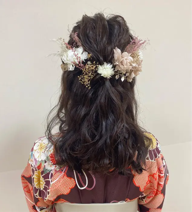 ハーフアップ ヘアアレンジ 飾りや やってほしい画像の持ち込みも大歓迎です 卒業式や体 ぶらうん所属 まるたに みくのヘアカタログ ミニモ