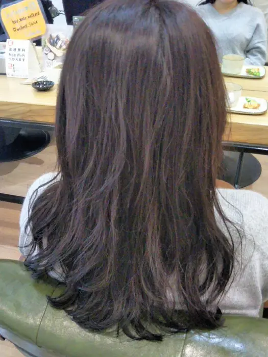 Throwカラーで柔らかい質感に 赤系のブラウンもオススメ 今回はアディクシーカラーもブレンドし Walkers ウォーカーズ 所属 Walkers ウォーカーズのヘアカタログ ミニモ