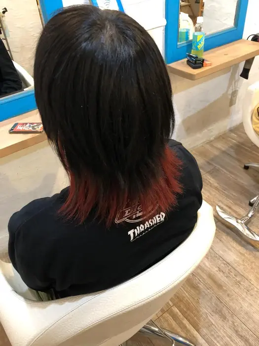 ウルフスタイルの襟足だけ赤くしてストリート感を出しました Belfloc所属 Belfloc Hiraのヘアカタログ ミニモ