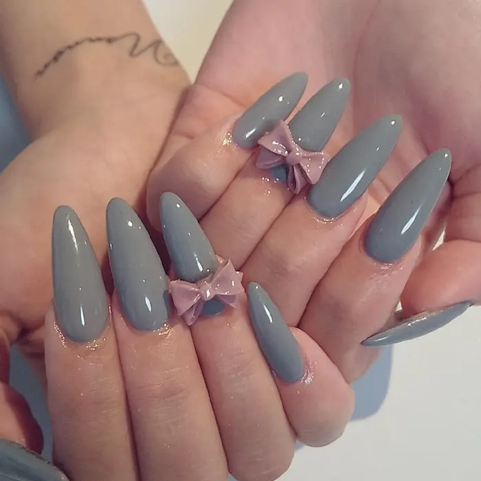 シンプルにワンカラーとリボン リボンのご注文は１週間前までにお願いいたします Nail Salon Ef所属 M Tomoのネイル デザイン ミニモ