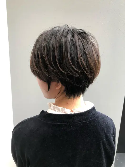 根本ふんわり立ち上げパーマにより自然なふわっと感に スタイリング剤により束間 ふんわり感を再現しま Gien Nu 所属 田中 俊成のヘアカタログ ミニモ