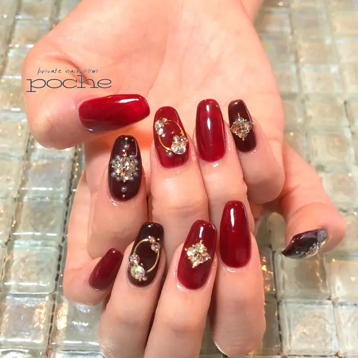 ボルドー ブラウンの透け感ネイル Nail Room Poche所属 工藤 理恵のネイルデザイン ミニモ