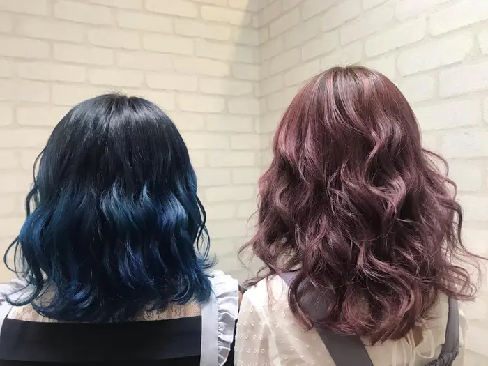 ダブルカラーでネイビーブルーの方はカラートリートメントしてます ピンクの方はカラーのみです White所属 White なずな のヘアカタログ ミニモ
