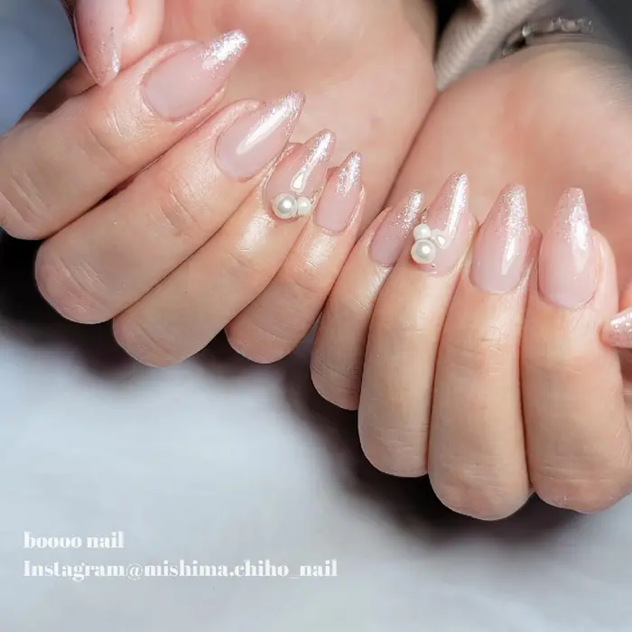新しく追加したラメを使用して ラメグラネイル きれいめネイルには細かめのラメがいい感じです Boooo Nail所属 三島 千歩のネイル デザイン ミニモ