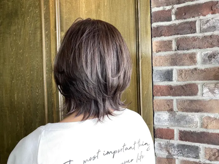 ブリーチなしのアッシュベージュ 重めなボブをレイヤー入れて気持ちウルフ風に仕上げました Aimee所属 野田 修平のヘアカタログ ミニモ