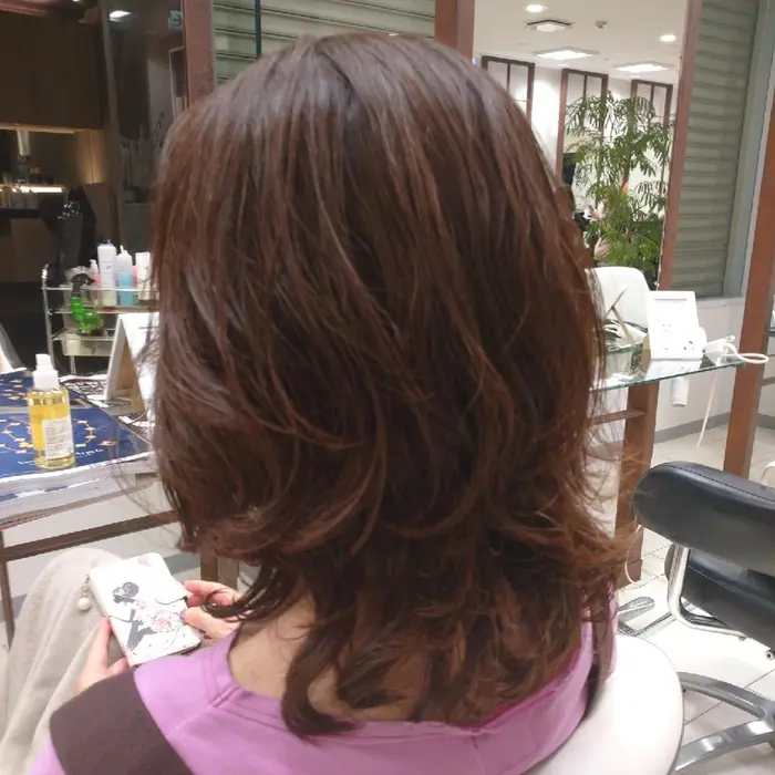 大きめのウェーブで流れやすいスタイルに ステララヴェスト所属 石川 まどかのヘアカタログ ミニモ