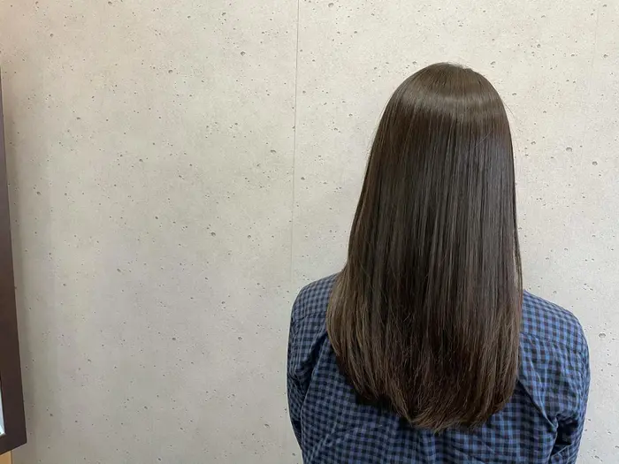 今トレンドの艶髪スタイル 縮毛矯正ではなく 髪質改善トリートメントで艶やかに潤いを与えております Milieu Hair Salon所属 鶴田 耕三のヘアカタログ ミニモ