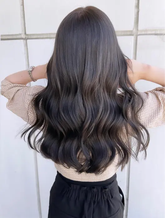 グレージュ ハイライトカラー ハイライト ブリーチなし 艶感 外国人風カラー 韓国ヘア 3dカラー Ivy所属 ブリーチなし艶カラー 表参道 青山のヘアカタログ ミニモ