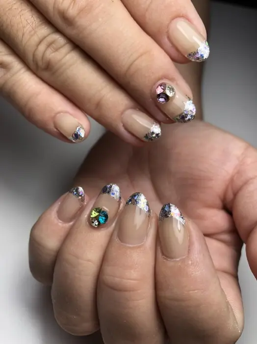 ガラスフレンチおかわり ベースカラーをピンクからベージュに 大人綺麗めネイルです ビジ Nail Atelier Toiro所属 山部 志麻の ネイルデザイン ミニモ