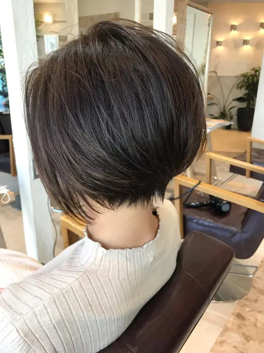 えりあしスッキリ前下がりショートです 写真のカラーはカーキ系の濃い目ですが その他にもご用意がござ オーブヘアリンク葛西所属 高橋 直喜のヘアカタログ ミニモ