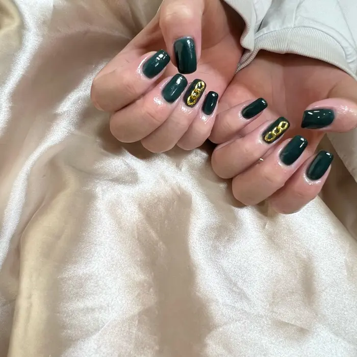 ワンカラーにパーツ ニュアンスネイル Paragel パラジェル ネオリーブ パラジェル認定 Neolive An所属 Neolivean 春風の ネイルデザイン ミニモ