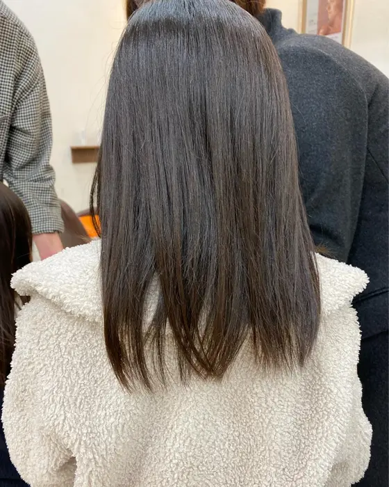 ダメージ部分のカットと軽さを入れたいとの事でした 毛先の透け感と襟足の量が多いところを調節して軽く Pure入間店所属 浅見 咲良のヘアカタログ ミニモ