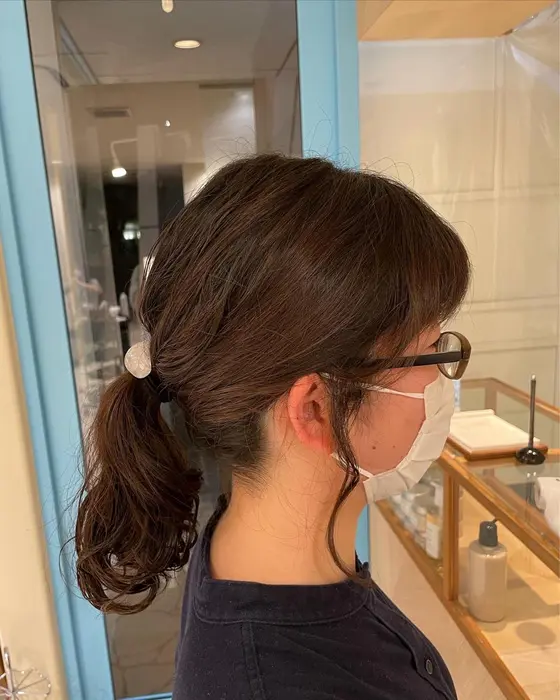 子育てで忙しいママさんでも パーマをかけて結ぶだけで可愛くオシャレになれます 前髪 顔まわり 後れ Cyan 所属 加藤 空のヘアカタログ ミニモ