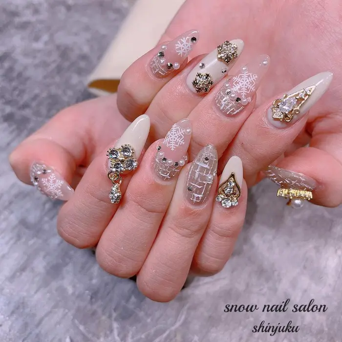 新宿ネイル キャラクターネイル オシャレネイル パラジェル マックネットネイル スカルプ キラキラ Snow Nail Salon所属 Snow Nail スカルプ渋谷店のネイルデザイン ミニモ