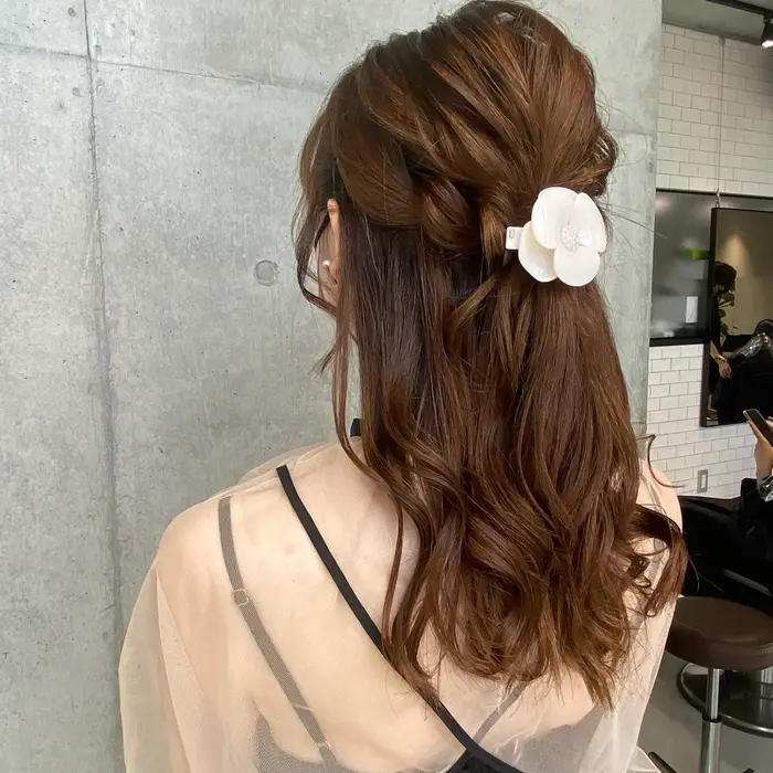 ハーフアップ アクセサリーがなくてもかわいいヘアアレンジをモットーにお客様をかわいく仕上げます Arte所属 綺麗で手早いヘア セット Runaのヘア カタログ ミニモ