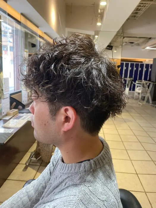 メンズスタイリング メンズパーマ スパイラルパーマ ツイストスパイラルパーマ ツイストパーマ パー Lee 大阪店所属 モモカ のヘアカタログ ミニモ