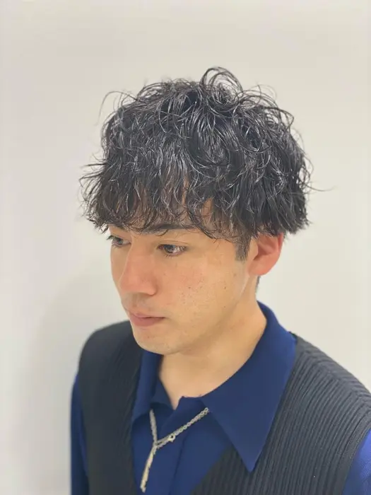 メンズ波打ちスパイラルパーマ 六本木美容室白金店所属 ショートボブ メンズ 安田萌吾のヘアカタログ ミニモ