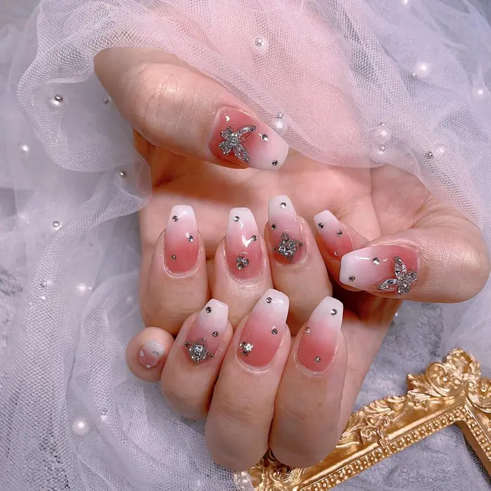 新宿ネイルサロン ネイルサロン新宿 ジェルネイル ジェルネイルデザイン ネイルデザイン オシャレネ Snow Nail Salon所属 Snow Nail スカルプ新宿店のネイルデザイン ミニモ