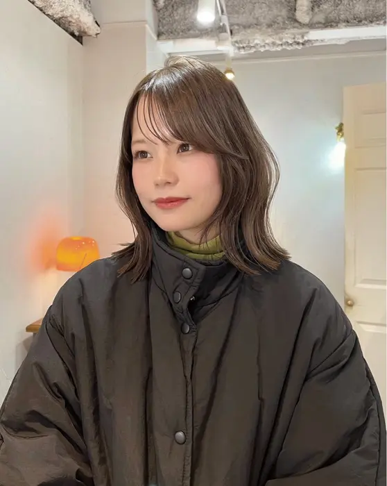 鎖骨ラインの入りっぱなしボブをゆるっとくびれ巻きに