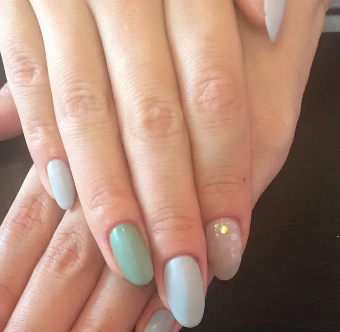 定額シンプルネイル ホロ グレイジュ グレー グリーン ブルー Private Salon Ange Nail所属 永井 由紀のネイル デザイン ミニモ