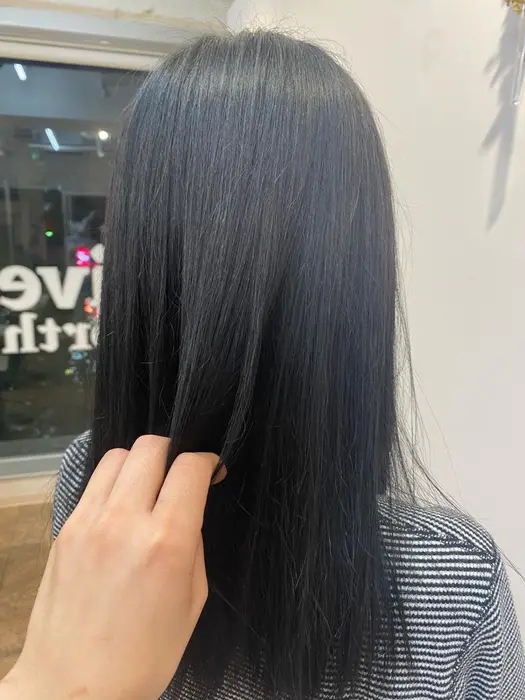 真っ黒になり過ぎないアッシュ系の透明感カラーです 黒染めまではしたくない方などに人気です Neolive North所属 北村 優斗のヘア カタログ ミニモ