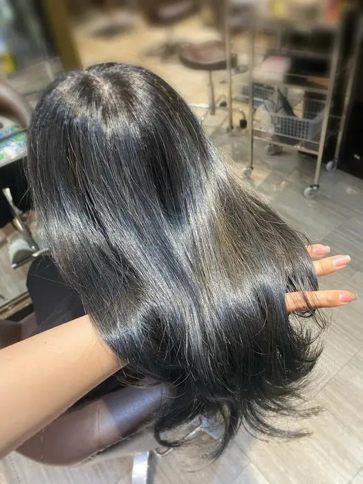 ワンカラーで綺麗なブルーブラックに ヘアーメイクwill所属 Will Karenのヘアカタログ ミニモ