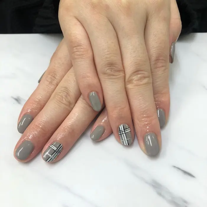 Opiジェルネイル2本アート Flora所属 Flora Salonのマツエクデザイン ミニモ