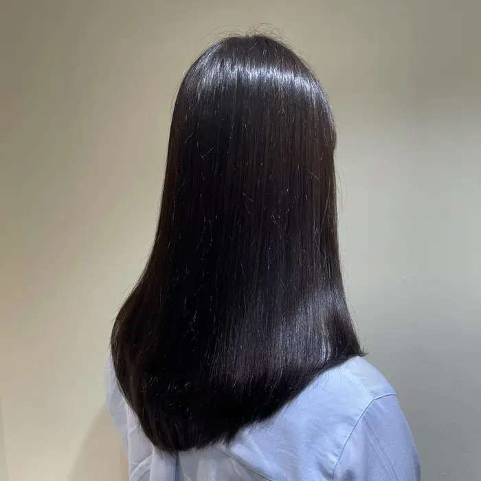 暗めのグレーアッシュ 弱酸性カラーで艶々の美髪に カットはワンカール入りやすいように少し顔ま Enoben所属 カット好評 韓国ヘア つとむのヘア カタログ ミニモ