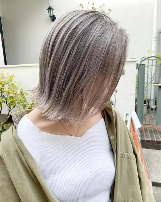 ホワイトパールベージュ Luana ルアーナ 所属 高級ケアブリーチ使用 ブリーチカラー特化のヘアカタログ ミニモ