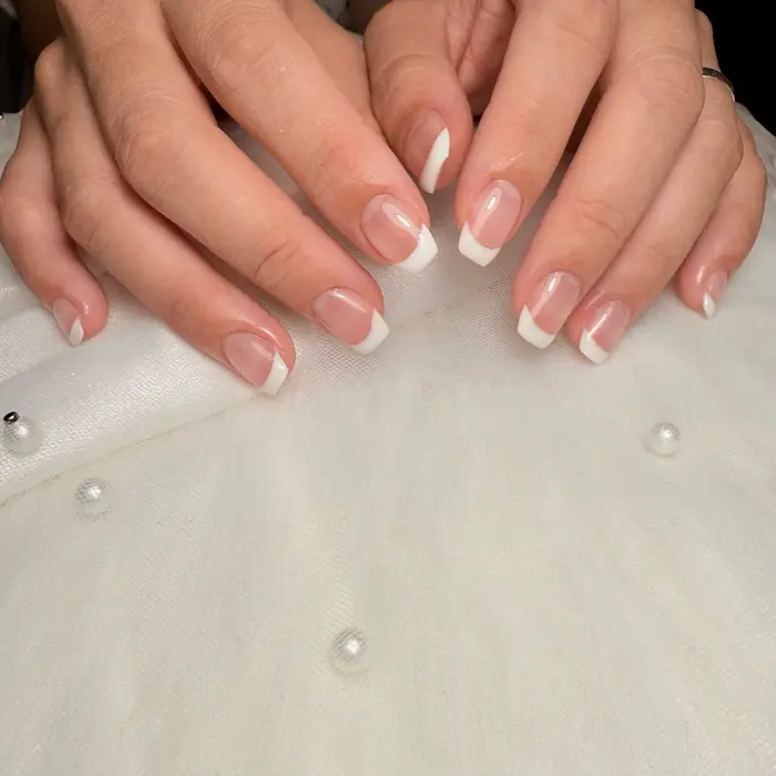 クリア×ホワイトフレンチ
透明感と清楚感のいいとこ取り
指先までうるツ...