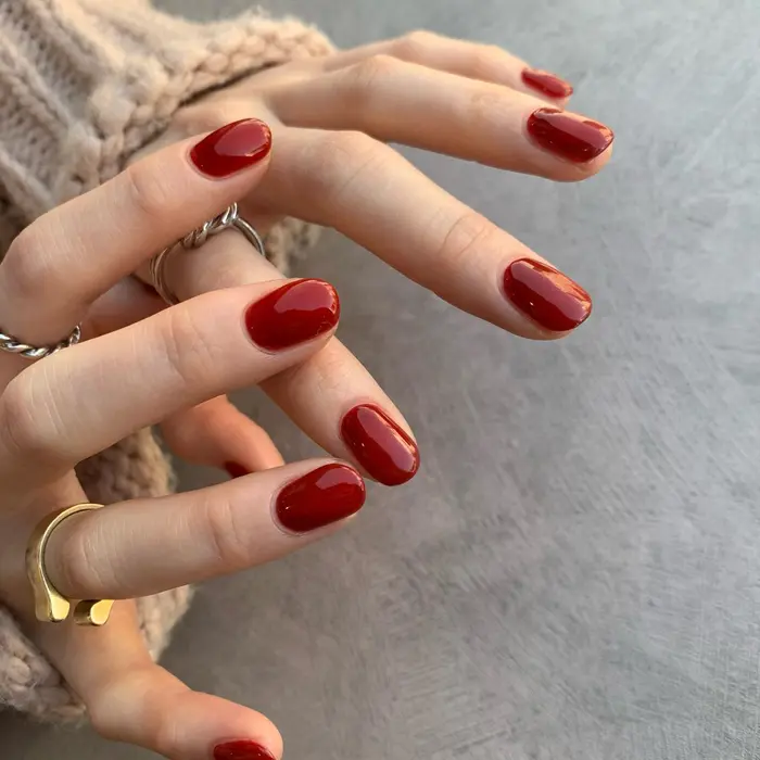 シンプルベーシックコース 潔い赤のワンカラーは 大人女性styleにもカジュアルstyleにも Room所属 Nail Salon Roomのネイル デザイン ミニモ