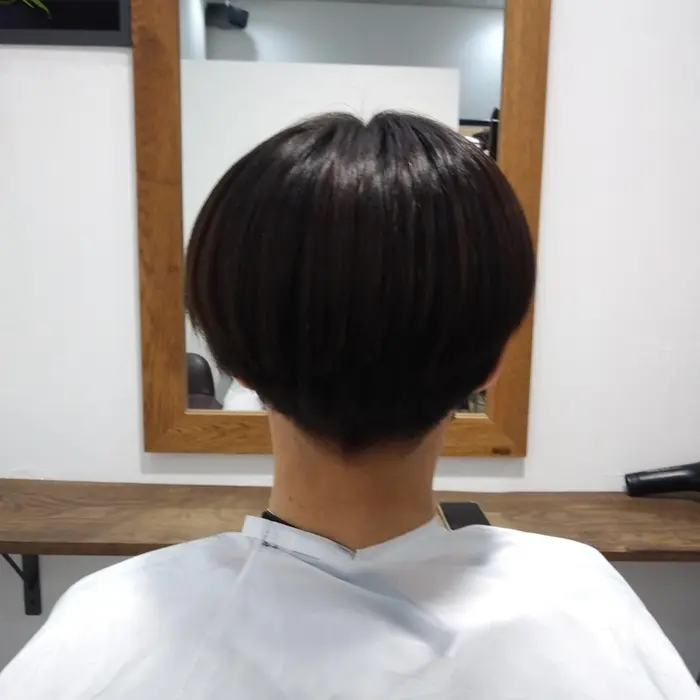 ネープを刈り上げたボーイッシュショートスタイル Once所属 田中 杏佳のヘアカタログ ミニモ