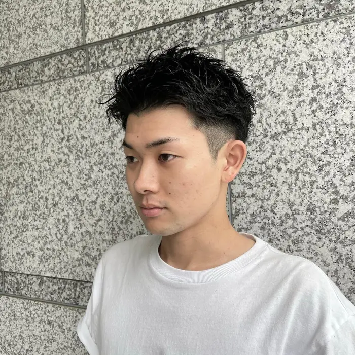 刈り上げショートにツイストスパイラルパーマをかけました 安定のかっこよさです 波巻パーマ Qol所属 ミニモ始めました 土屋 拓巳のヘアカタログ ミニモ