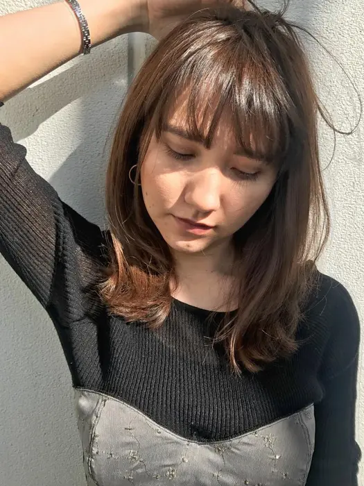 ツヤベージュセミディ 人気のグレージュカラー イルミナサファリでツヤ感カラー 表面にレイヤーを Soco所属 Yui のヘアカタログ ミニモ