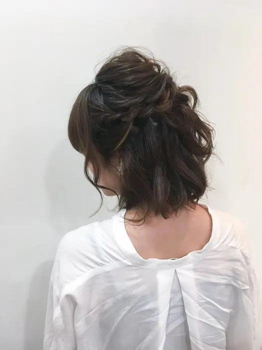 ボブねじりくるりんぱ ボブの長さでもタイトロープとくるりんぱを