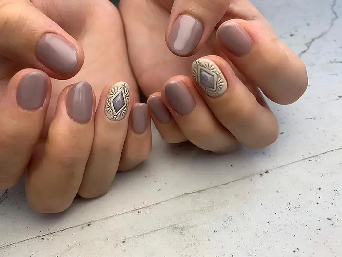 当店人気デザインno 2レザーアート 触り心地もモコモコでリアルレザー感 オフ込み1分 Maquia所沢店所属 Chieのネイル デザイン ミニモ