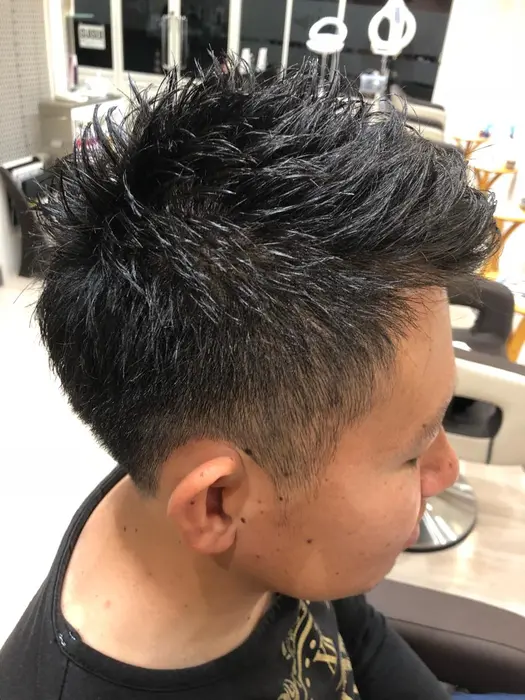 ソフトモヒカンスタイル サイドとネープは刈り上げて バングはアップバングに仕上げた外出先でも崩れにく Vivid Link所属 北條俊裕 メンズカット 宇都宮のヘアカタログ ミニモ