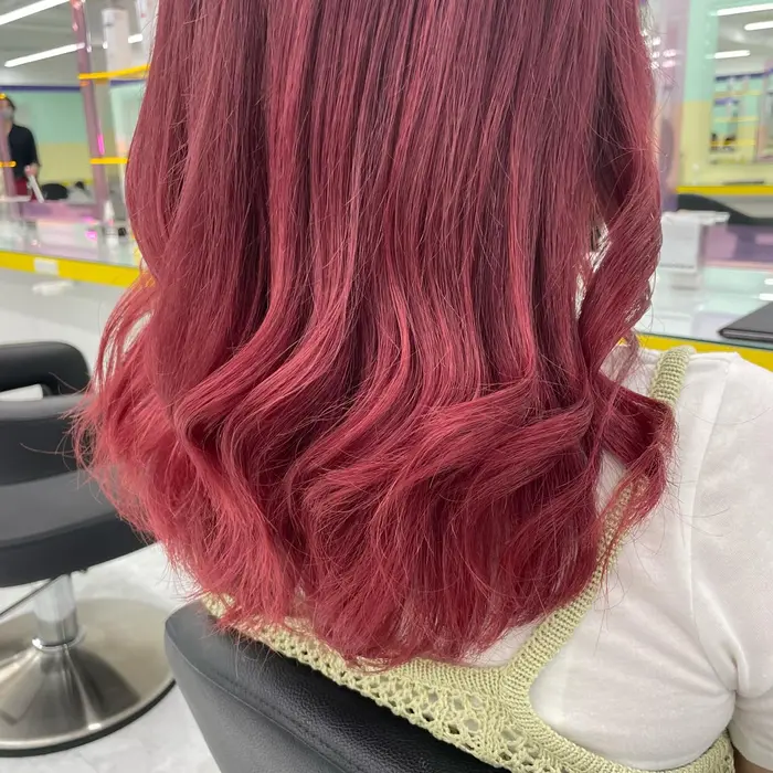 カシスピンク ブリーチなし Will所属 髪質改善 艶カラー Nanakoのヘアカタログ ミニモ