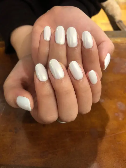 白のワンカラー オーロラパウダー シンプルだけどシェルっぽくて夏はオススメです オブヘア 鷺沼所属 小林 杏のヘアカタログ ミニモ