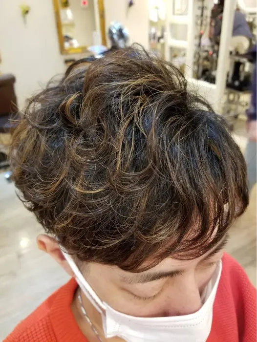 メンズのパーマ ハイライトおすすめです プラーチェ 相模大野店所属 Plaatje 義見 麻衣子のヘアカタログ ミニモ
