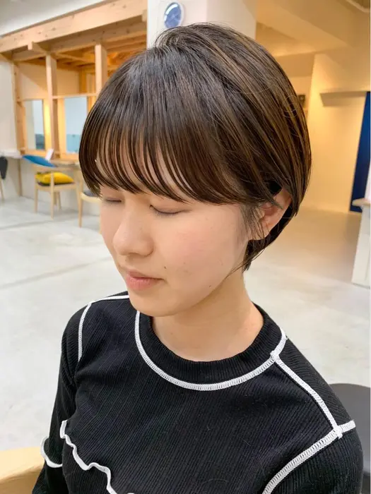 薄めの前髪と流れるようなサイドバング が可愛い小顔バング Eleanor Spa Treatment自由が丘所属 小顔 ショート ボブ 江波戸博章のヘアカタログ ミニモ