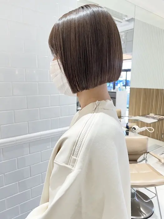 前下がりのぱつっとボブカット︎