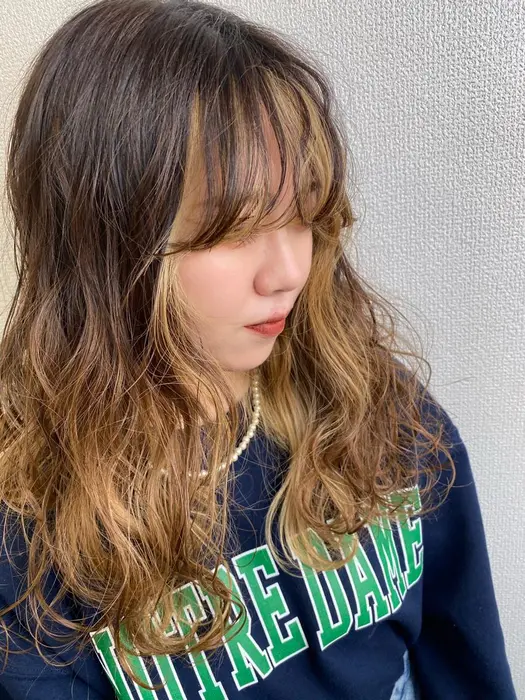 インナーカラーを生かしたパーマ風アレンジ North East所属 ささき まやのヘアカタログ ミニモ