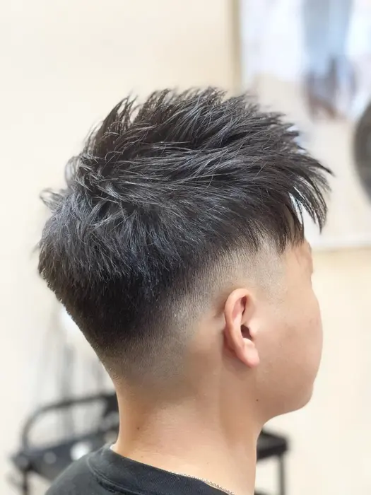 ツイストパーマの残りを活かしたフェードスタイルでイケイケでおしゃれなモテヘアスタイル 0 8 Passion 長町南店所属 赤木 祐介のヘアカタログ ミニモ