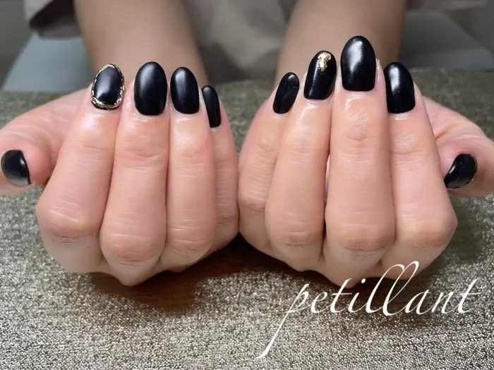 かっこいいマットブラック 髪の毛を短くカットされていてネイルのイメージにぴったりでした Petillant所属 Nail Salon Petillantのネイルデザイン ミニモ