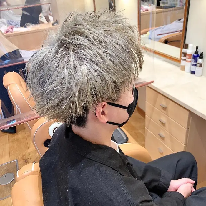 メンズシルバーカラー ダブルブリーチからのシルバーカラーになります 最近ずっと流行りのマッシュ Gサロン所属 藤原 沙優のヘア カタログ ミニモ