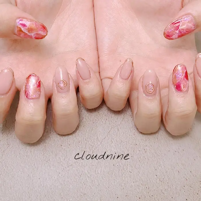 濃いめピンクの天然石ネイル ベース4 900 アート2 400 7 300 Cloudnine所属 Nail Cloudnineのネイル デザイン ミニモ