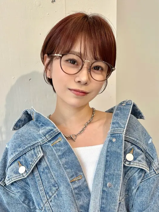 暖色系カラーで可愛らしい丸みショート