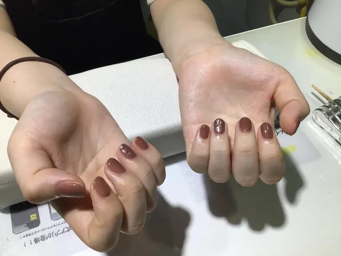 秋仕様のワンカラーにホイルぺたぺた これだけで雰囲気変わります ホイルもパーツプレゼント内に含ま Kapilina所属 Kapilina 𓇼miki𓇼 のネイルデザイン ミニモ